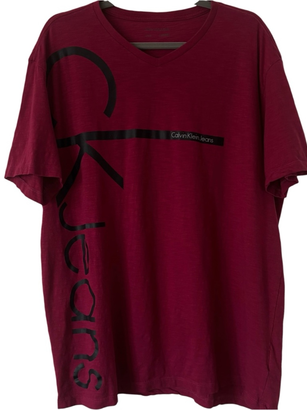 Calvin Klein Jeans Men's V-Neck Tee in Burgundy with Black Graphic CK Logo Sz XL